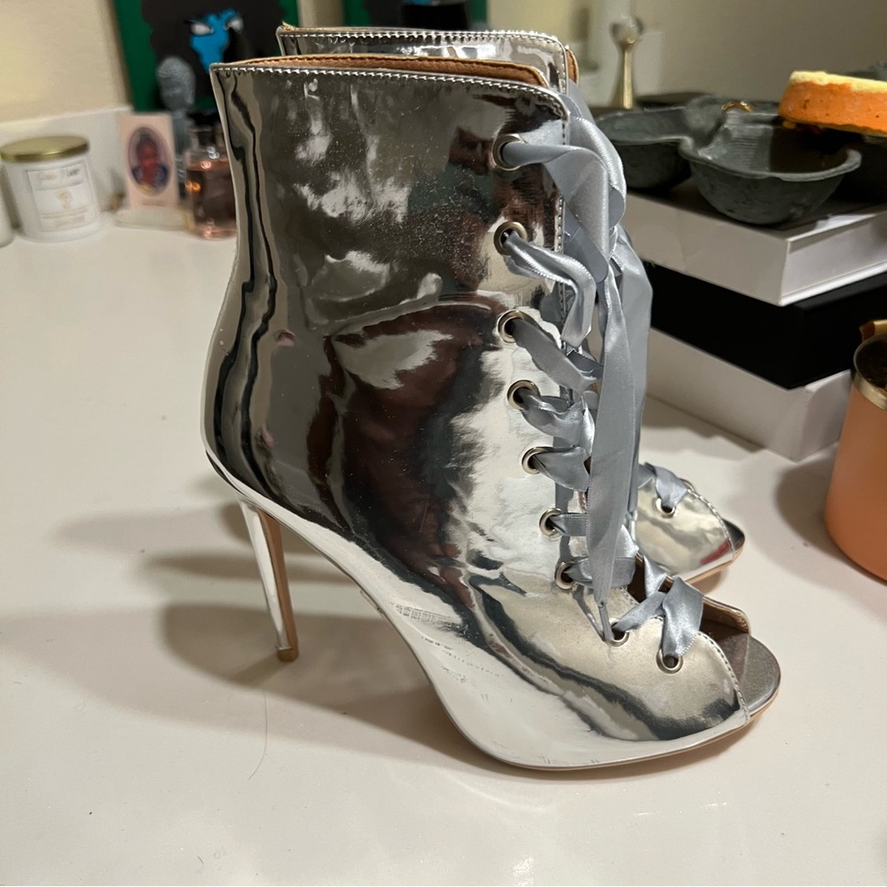 Diver tie up bootie
